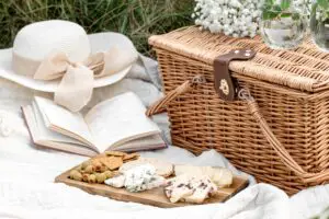 picnic basket and food: ways to look after yourself this summer