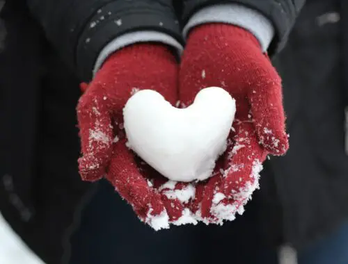 winter gloves snow heart