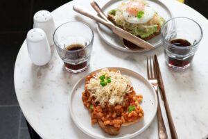 beans on toast on a table: budget-friendly recipes for spring