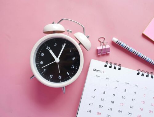 alarm clock with calendar, bullclip and pen